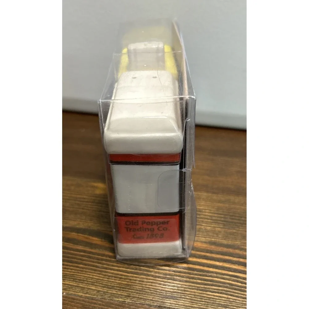 Pure Iodized Salt and Ground Black Pepper Salt‎ and Pepper Shakers